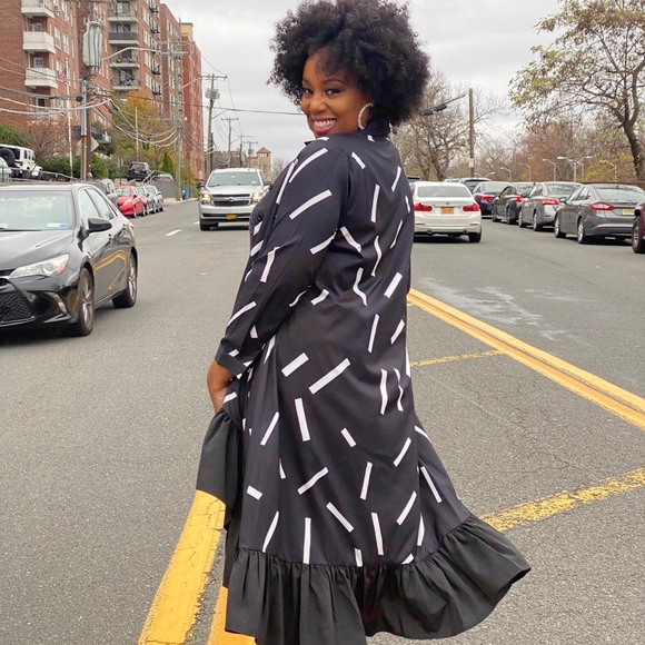 Used twice blk & wht hi-lo asymmetrical long sleeve dress - Picture 9 of 12